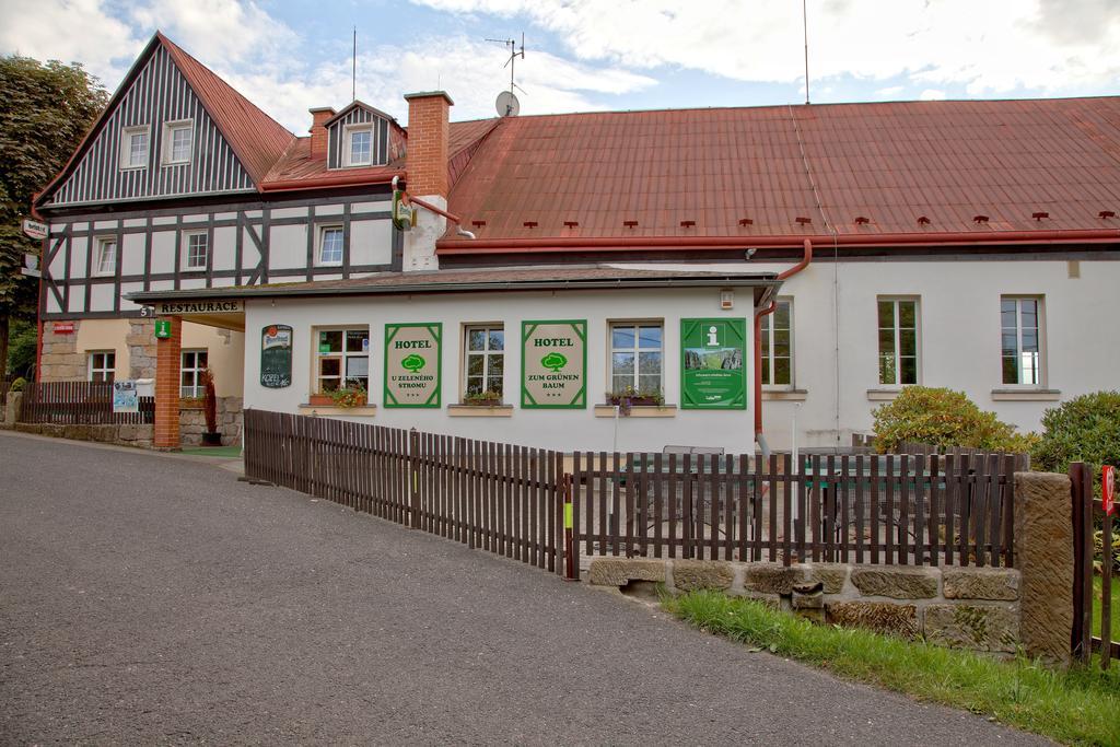 Hotel U Zeleneho Stromu - Zum Gruenen Baum Hřensko Екстериор снимка