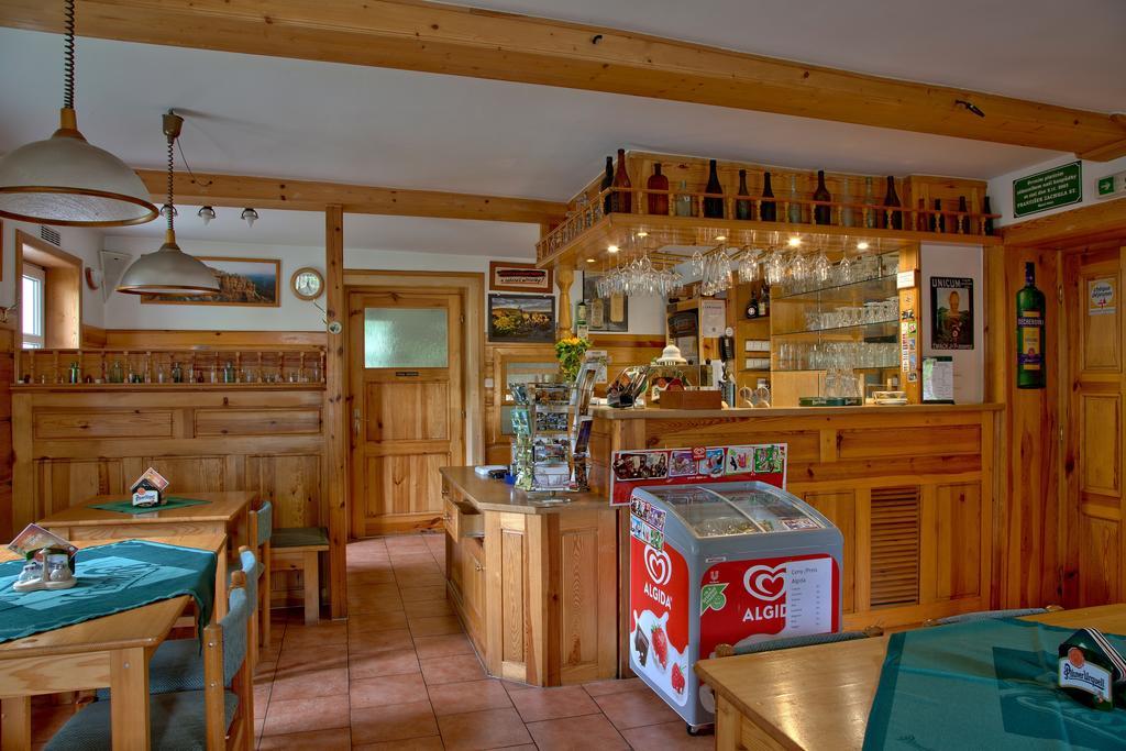 Hotel U Zeleneho Stromu - Zum Gruenen Baum Hřensko Екстериор снимка