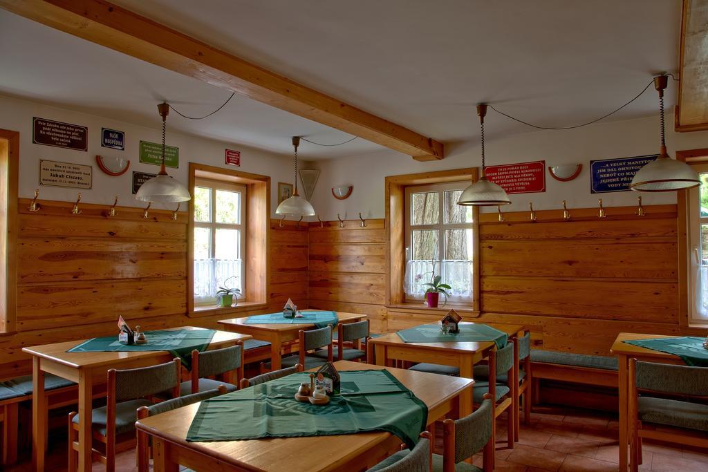 Hotel U Zeleneho Stromu - Zum Gruenen Baum Hřensko Екстериор снимка