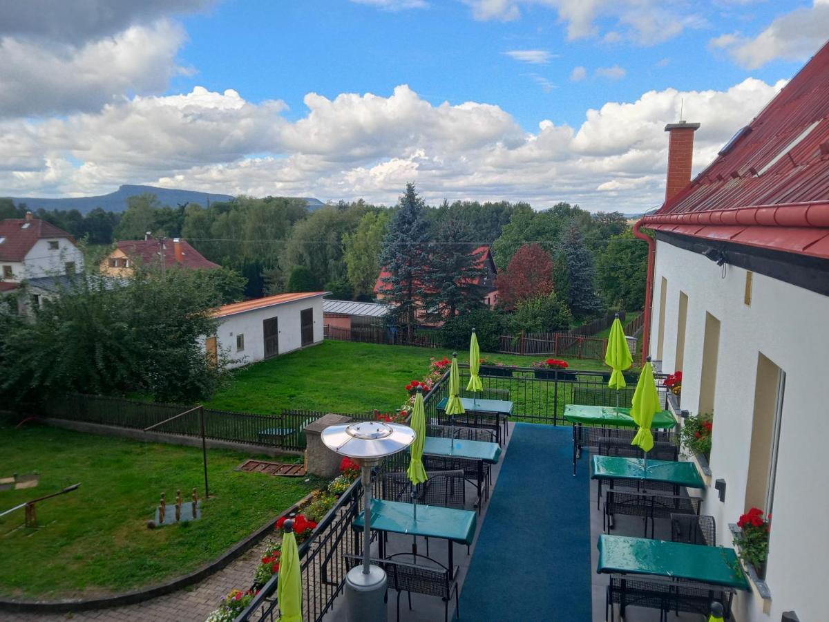 Hotel U Zeleneho Stromu - Zum Gruenen Baum Hřensko Екстериор снимка