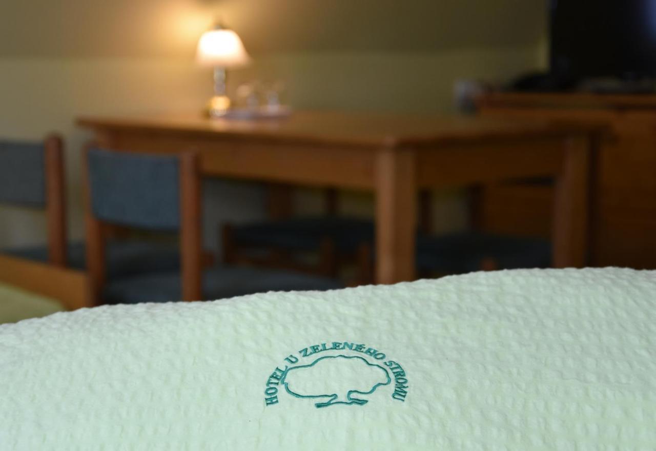 Hotel U Zeleneho Stromu - Zum Gruenen Baum Hřensko Екстериор снимка