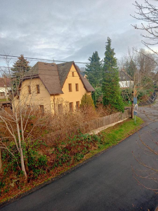 Hotel U Zeleneho Stromu - Zum Gruenen Baum Hřensko Екстериор снимка