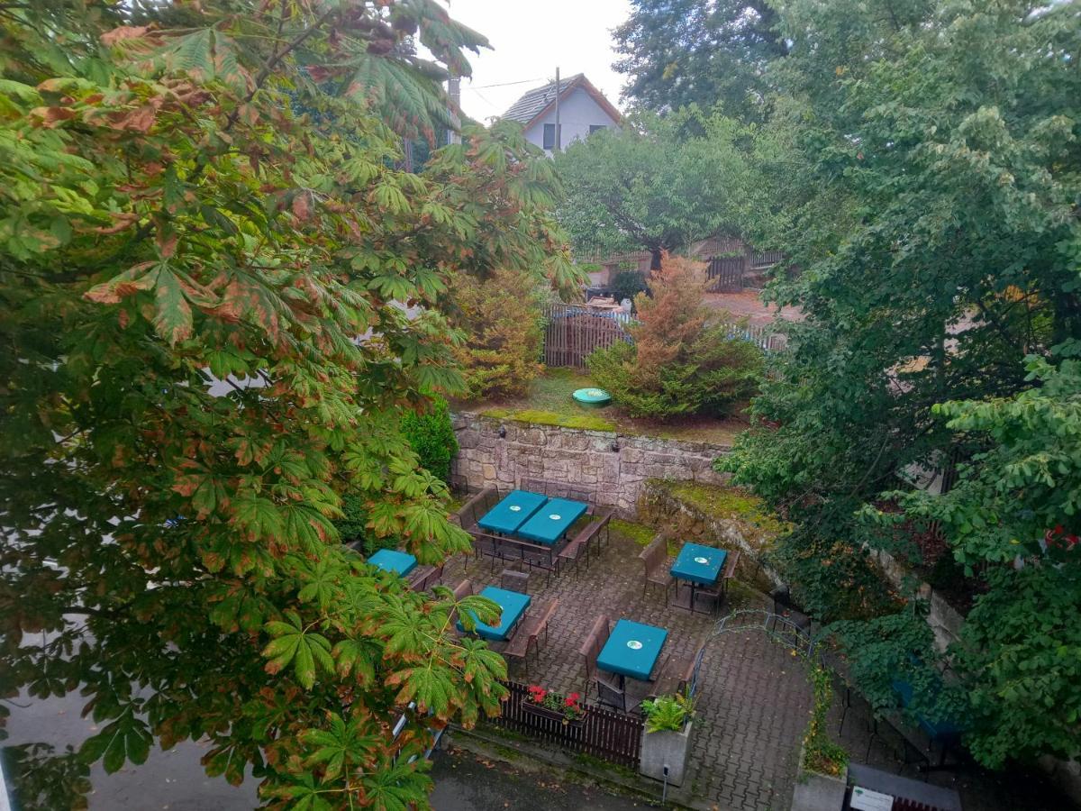 Hotel U Zeleneho Stromu - Zum Gruenen Baum Hřensko Екстериор снимка