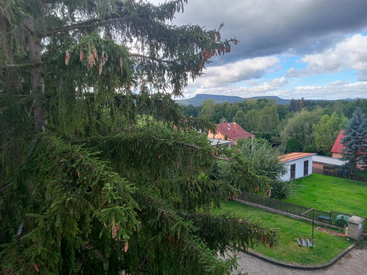 Hotel U Zeleneho Stromu - Zum Gruenen Baum Hřensko Екстериор снимка