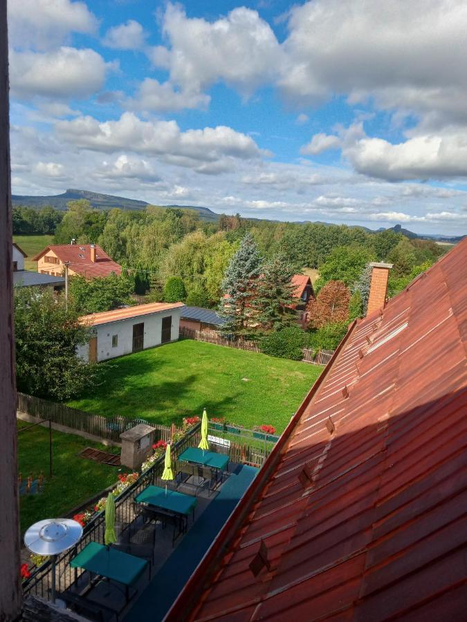 Hotel U Zeleneho Stromu - Zum Gruenen Baum Hřensko Екстериор снимка