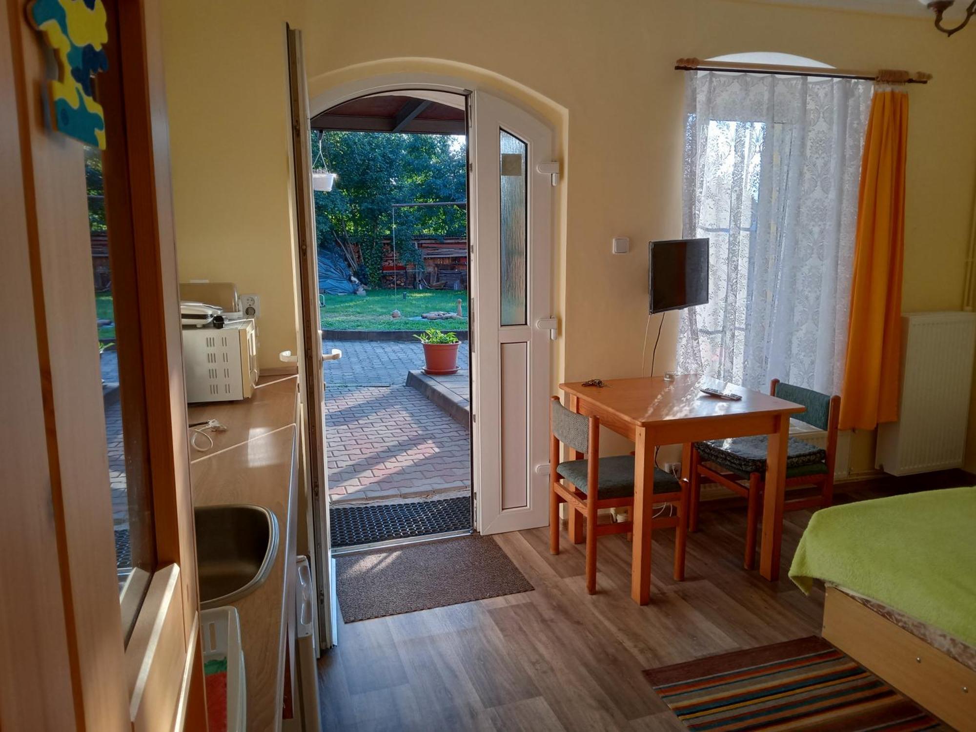 Hotel U Zeleneho Stromu - Zum Gruenen Baum Hřensko Екстериор снимка