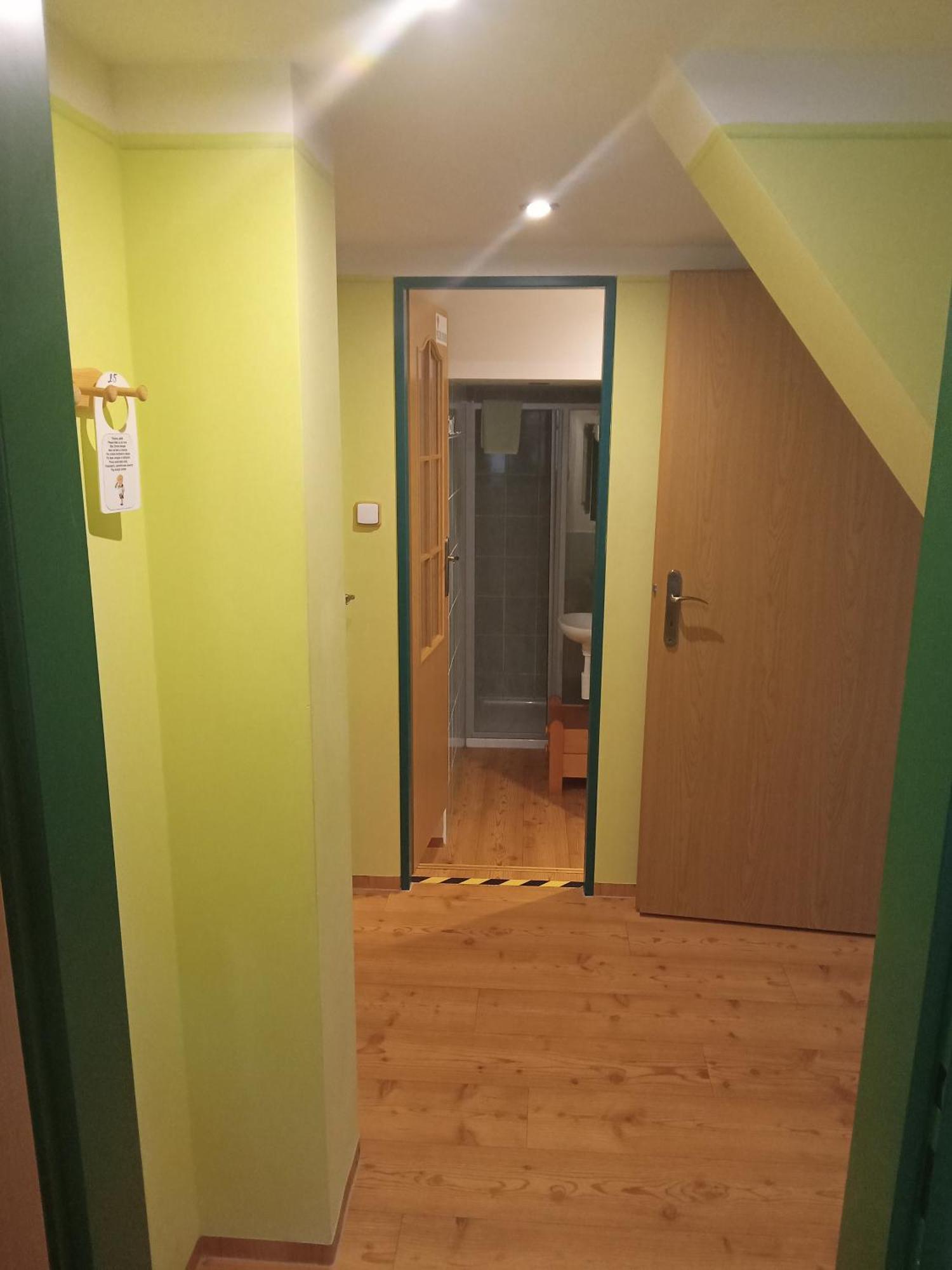 Hotel U Zeleneho Stromu - Zum Gruenen Baum Hřensko Екстериор снимка
