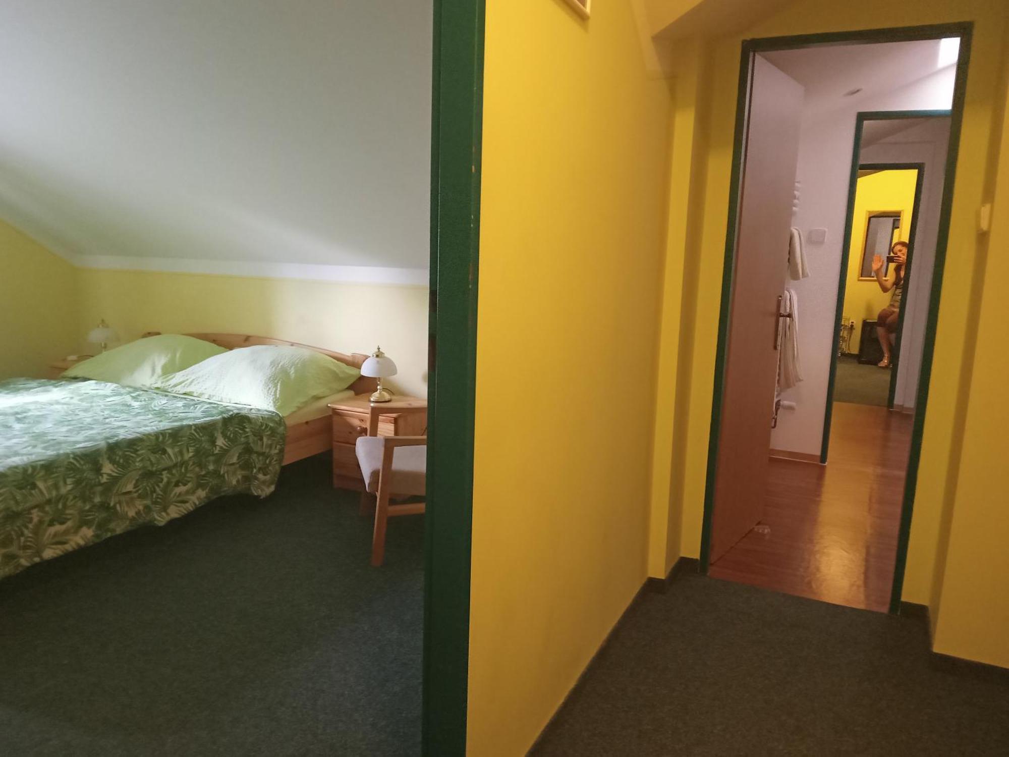 Hotel U Zeleneho Stromu - Zum Gruenen Baum Hřensko Екстериор снимка