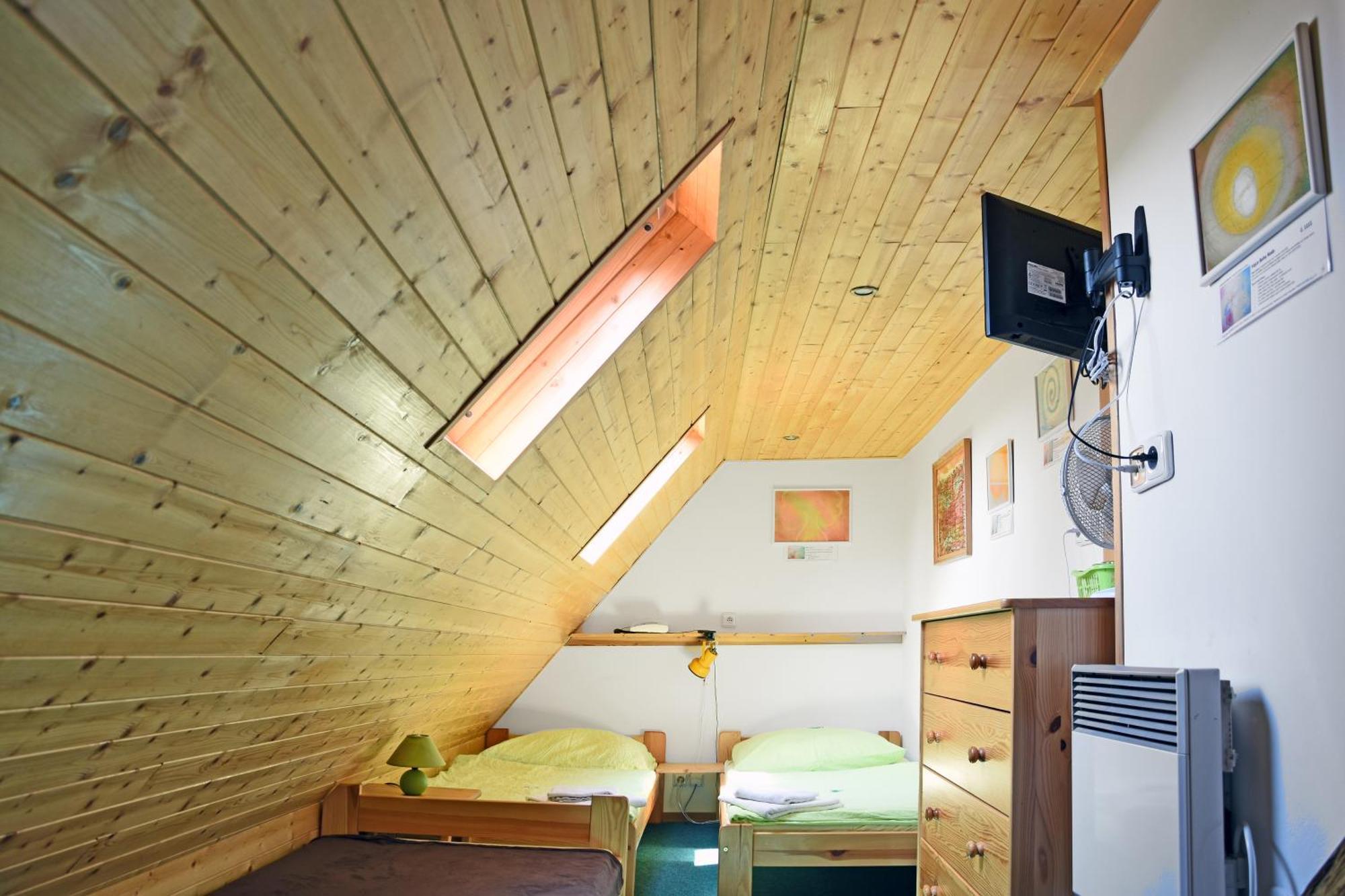 Hotel U Zeleneho Stromu - Zum Gruenen Baum Hřensko Екстериор снимка