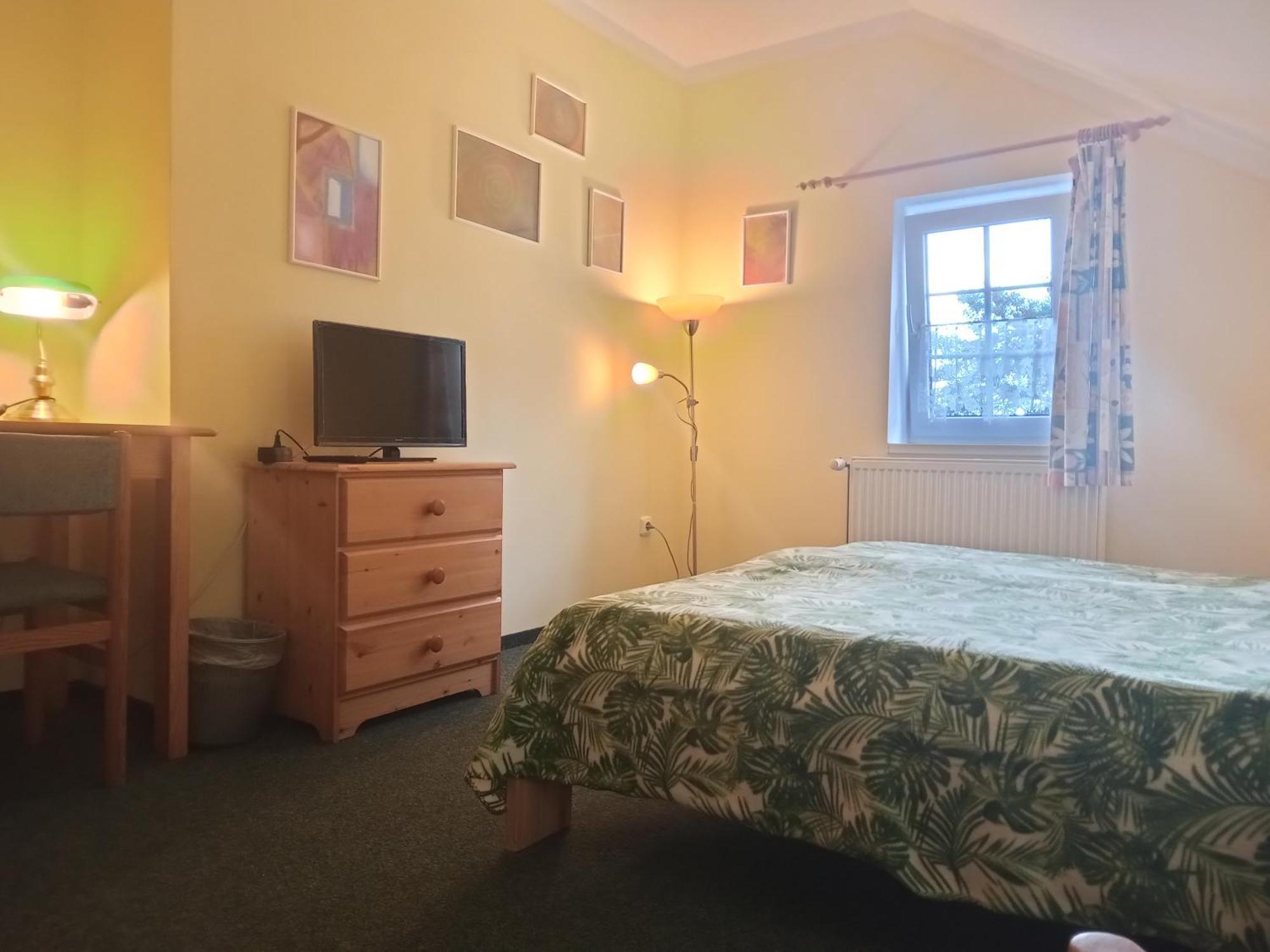 Hotel U Zeleneho Stromu - Zum Gruenen Baum Hřensko Екстериор снимка