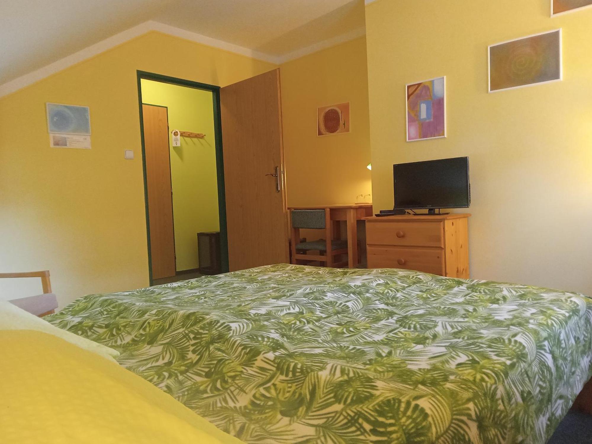 Hotel U Zeleneho Stromu - Zum Gruenen Baum Hřensko Екстериор снимка