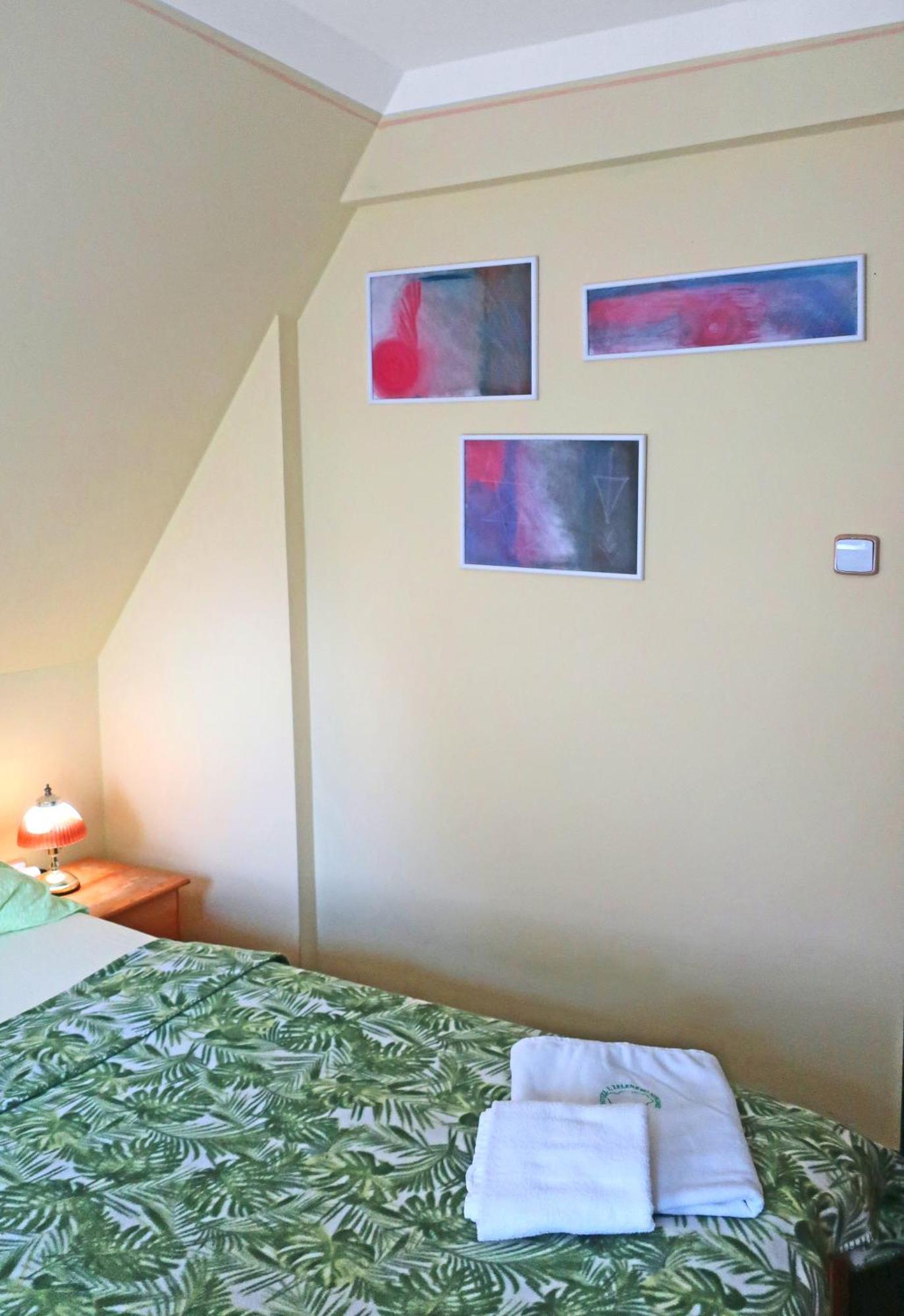 Hotel U Zeleneho Stromu - Zum Gruenen Baum Hřensko Екстериор снимка