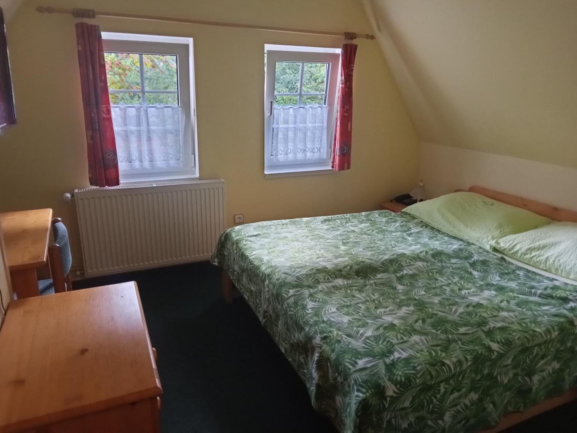 Hotel U Zeleneho Stromu - Zum Gruenen Baum Hřensko Екстериор снимка