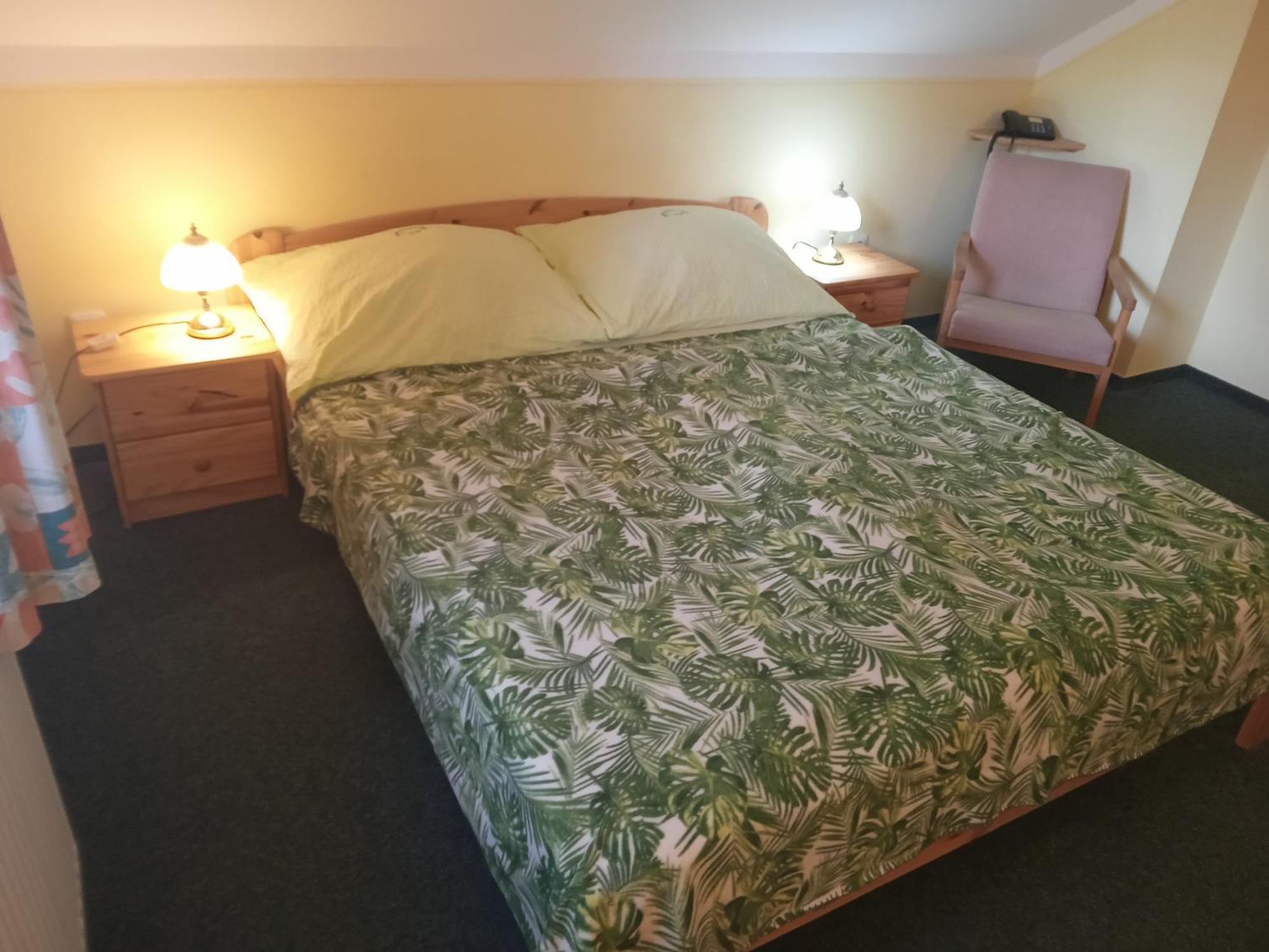 Hotel U Zeleneho Stromu - Zum Gruenen Baum Hřensko Екстериор снимка